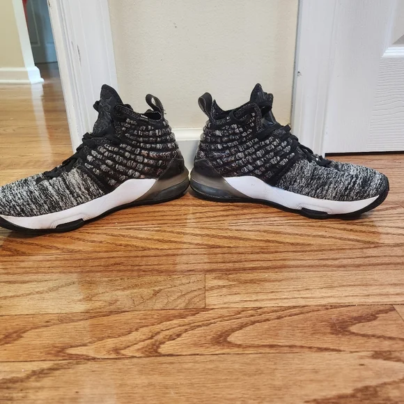 EUC Nike Lebron- size 6Y=women's size 7.5, black and white marl pattern - Picture 3 of 5